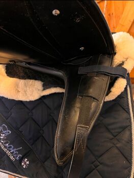 Claridge House Dressursattel Monoblatt 17,5 mit aufgesetzter Pausche austauschbaren Kopfeisen Claridge House  Dressursattel Monoblatt 