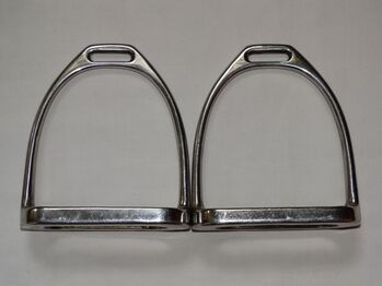 Klassische silberne Sprenger Steigbügel 12 cm Trittbreite für englisch Sattel Sprenger