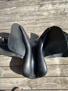 Cobra Springsattel schwarz 17,5 Zoll Cobra