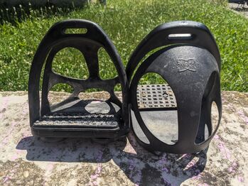 Compositi Kunststoffsteigbügel mit Durchrutschschutz, Compositi, Bea, Saddle Accessories, Wien, Favoriten