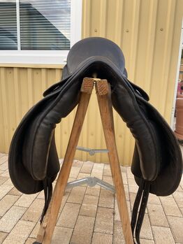 Dressursattel County Competitor 2000 in 17 Zoll County Competitor 2000