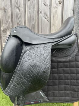 Custom Icon Echo – 17.5” with Hybrid Panels, Custom Icon Echo, NG Zadels (NG Zadels ), Siodła ujeżdżeniowe, Almere