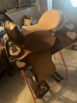 Custom made Texas Saddlery 16 inch tooled with Ostrich leather seat & hearts, like new, Texas Saddlery , Dawn DeFord, Siodło westernowe , Phoenix