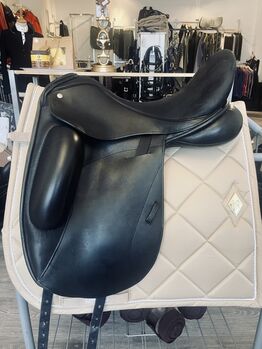 Custom Saddlery  Modèle : Icon Star Seat: 17,5. (Very deep)  Arçon: medium (ajustable sur demande), Custom Saddlery Icon Star, Equestrian Services Luxembourg, Dressage Saddle, Steinsel