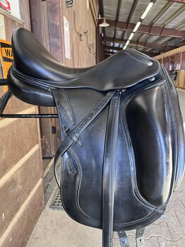 CWD SE08 17” dressage saddle CWD SE08