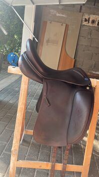 Dunkel brauner Euroriding Dressursattel, Guter Dressur Sattel mit verstellbaren Pauschen, Dominique Lüscher, Dressage Saddle, Mendig