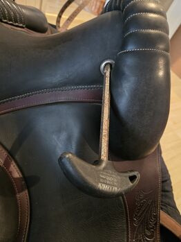 Deuber Sattel Amerant Bückeburgerschulsattel Barocksattel Deuber und Partner  Amarant 