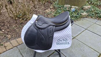 Devoucoux Biarritz Lab springzadel nieuwstaat– 17,5 inch, Devoucoux Biarritz Lab, Jarno Hesselink, Jumping Saddle, Geesteren