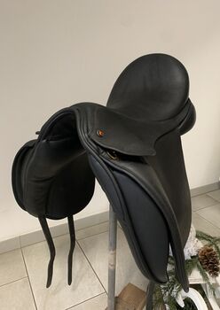 Dresch Dressursattel 18Zoll, Dresch, K.F., Dressage Saddle, Schmidthachenbach