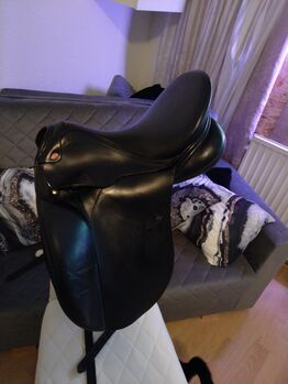 Dressursattel 17.5 Neuwertig Schwarz Prestige, Kloster Schänthal, Saskia, Dressage Saddle, Geesthacht