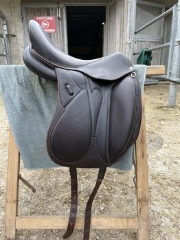 Dressursattel Devoucoux Makila S KW 17,5 braun neuwertig, Devoucoux  Makila S, Judith Rameseder , Dressage Saddle, Linz