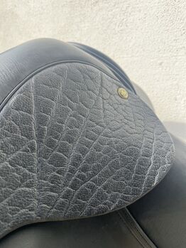 Dressursattel Hulsebos - Modell Dynamic 3 - Sitzfläche 17" - Kammer Mittel-Weit Hulsebos Dynamic 3