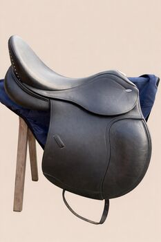 Dressursattel letek ikonic 17,5 Zoll / Glitzer / Kopfeisen tauschbar Letek