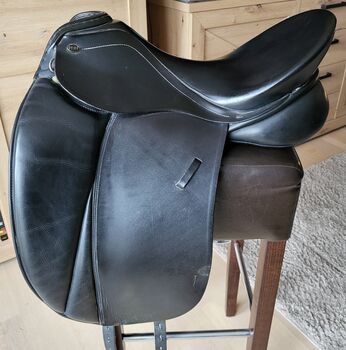 Dressursattel Pfiff Amaretto schwarz 18" KW 2 **top Zustand**, Pfiff Amaretto , Anru, Dressage Saddle, Soest