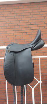 Dressursattel Walsall Riding 17,5", schwarz, mitteltiefer Sitz, Walsall Riding Company Piaffe Dressur, Viktoria Rabenow, Dressage Saddle, Münster