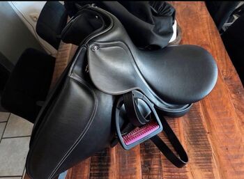 Dressursattel mit grünen Kopfeisen, Waldhausen , Lisa-Marie Rödel, Dressage Saddle, Marienheide 