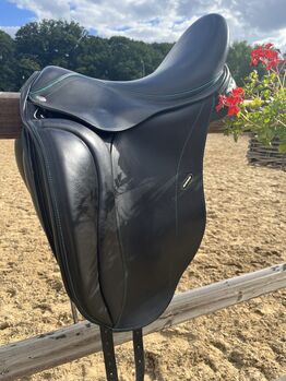 Dressage sadle 18inch Loxley bliss of London Loxley bliss of London 