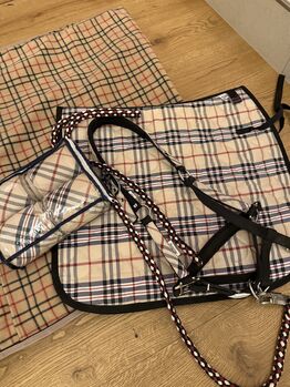 Dressur Set im Burberry Style, HKM, Mustang, Slanic Romana, Dressage Pads, Steyr