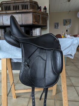 Dressursattel 17 Zoll Monoblatt top Zustand, Koehne Louisa  Sportponysattel "Silverline", Alex , Dressursattel, Leopoldshöhe