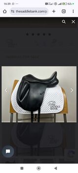 Dressage saddle