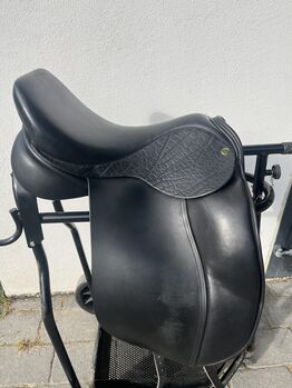 Dressursattel Hulsebos - Modell Dynamic 3 - Sitzfläche 17" - Kammer Mittel-Weit, Hulsebos Dynamic 3, Lora Biethahn , Dressursattel, Alfter
