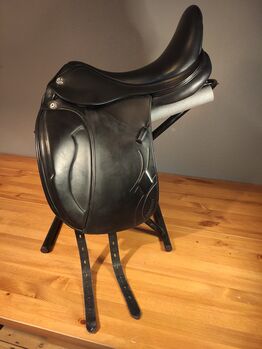 Dressursattel Prestige Philosophy 17 Zoll, Prestige Philosophy, Pia Tsai, Dressage Saddle, Groß-Zimmern