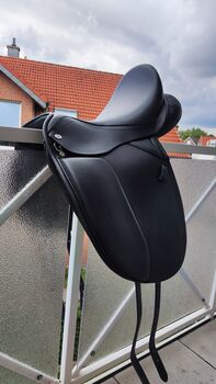 Dressursattel Titania 17/30 schwarz neu Kavalkade Kavalkade  Titania