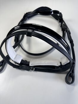 Bridon de Dressage Verni Premium – Muserolle Doublée Blanche + Rênes Trotando Juntos Lux Patent 