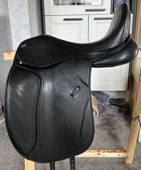 Dressursattel 17.5" Claridge House Classic