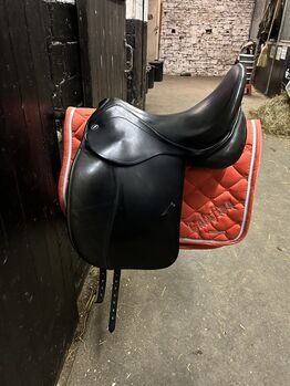 Dressursattel 17,5 Zoll Hemano, Hemano, Jil Sinz, Dressage Saddle, Essen