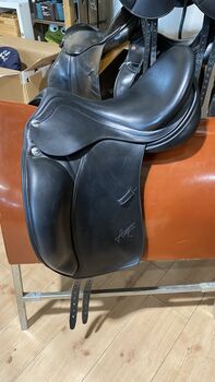 Dressursattel Erreplus Adelinde 17 Zoll, Erreplus Adelinde, Hannah, Dressage Saddle, Weingarten