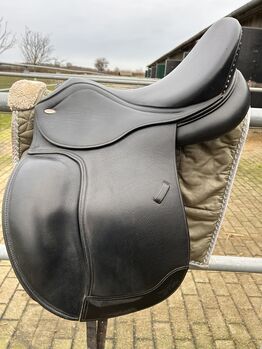 Dressursattel letek ikonic 17,5 Zoll / Glitzer / Kopfeisen tauschbar Letek