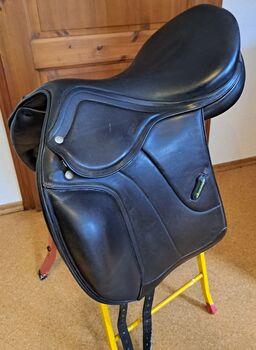 Dressur-Sattel - Amerigo Vega Special - 17 Zoll - mit Zubehör, Amerigo Vega Special, Wiechmann, Dressage Saddle, Celle