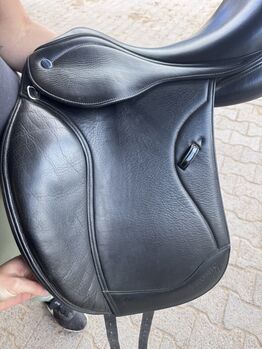 Dressursattel Ikonic Light 17,5 Zoll, Ikonic  Light , Katha R., Dressage Saddle, Taunusstein