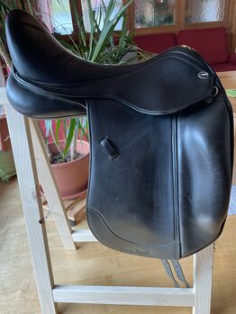 Dressursattel Marke Hermano, Sitzfläche 17.5, KW 31, Hermano, Susi, Dressage Saddle, Prem