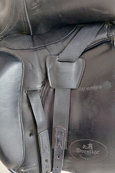 Dressursattel Prestige Modena 18“/ 33er Kammer + Sattelschoner + Kurzgurt Prestige Modena
