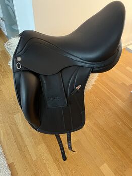 Dressursattel Selleria Equipe, Victoria, Mono, Carbon, unbenutzt 17", Selleria Equipe Victoria, Privat, Dressage Saddle, Neuss