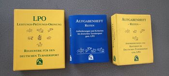 Dressurprüfung- und Vorbereitungshefter, zu verschenken.