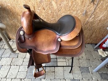 Edler XL Westernsattel komplett: Champion Turf 800 – 18" mit ovalem Silber inkl. Fender & Bügel Champion Turf Equipment Inc. (Modellreihe 800) Champion 800 (Schlichte Punzierung)