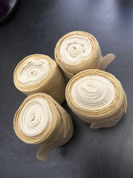 Elastikbandage mit integrierter Unterlage