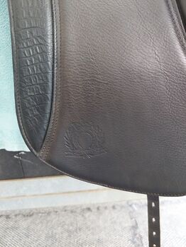 Eques champion A 17inch  saddle black top condition Eques Champion A