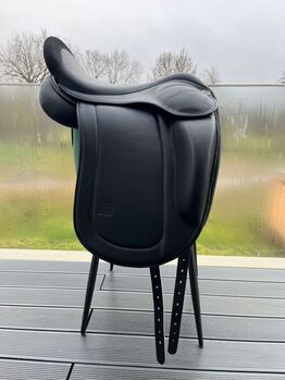 Eques Sattel Black, 17 Zoll, Wolle, neu mit Garantiekarte vom Hersteller EQUES Black