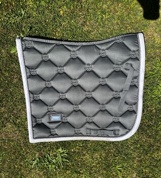 Equestrian Stockholm Dressurschabracke grau, Equestrian Stockholm, Philippa Strobl, Dressage Pads, Erlangen