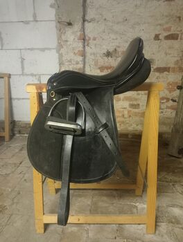 Equi Bette VS Sattel schwarz, 16 Zoll (inkl. Steigbügel und Steigbügelriemen), Equi Bette Saddelery, Josi, All Purpose Saddle, Oderaue