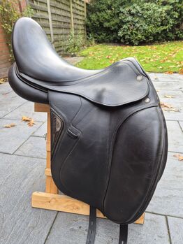 Equiline Dressursattel 17'' Equiline