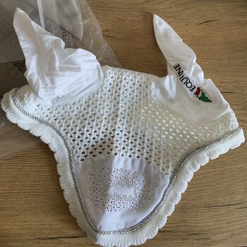 Equiline Turnier Set weiß Schabracke Fliegenohren Warmblutt Equiline