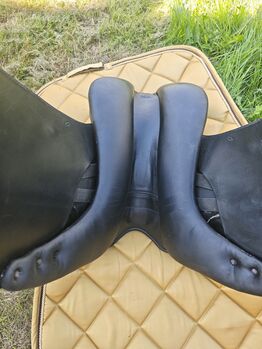 Equinomic Dressursattel Breite Kammer 17,5 Zoll Equinomic