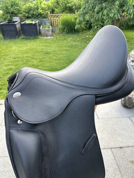 Equinomic Dressursattel 17,5 Zoll Equinomic