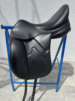 Equipe Dressur Sattel DR BOCELLI mit Holzbaum und Tiefem Sitz - Special mit Kalbsleder bezogen, Selleria Equipe Bocelli Spezial Monoblatt, Nicole , Dressage Saddle, Wimmersdorf