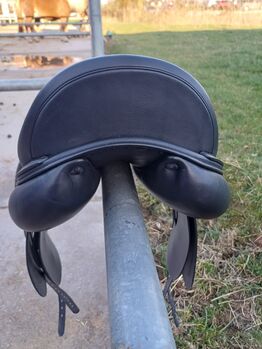 equipe Dressursattel, Modell Oracle,  18 Zoll,  Topzustand Sellerie Equipe  Oracle 